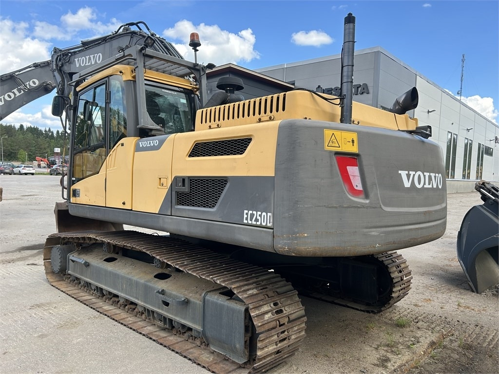 Volvo EC250DNL PYÖRITTÄJÄLLÄ - Kettenbagger: das Bild 3 Volvo EC250DNL PYÖRITTÄJÄLLÄ - Kettenbagger: das Bild 3