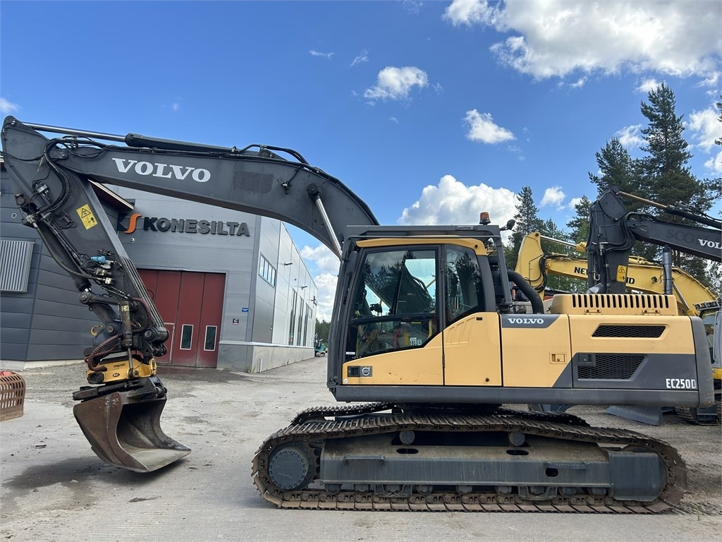 Volvo EC250DNL PYÖRITTÄJÄLLÄ - Kettenbagger: das Bild 1 Volvo EC250DNL PYÖRITTÄJÄLLÄ - Kettenbagger: das Bild 1