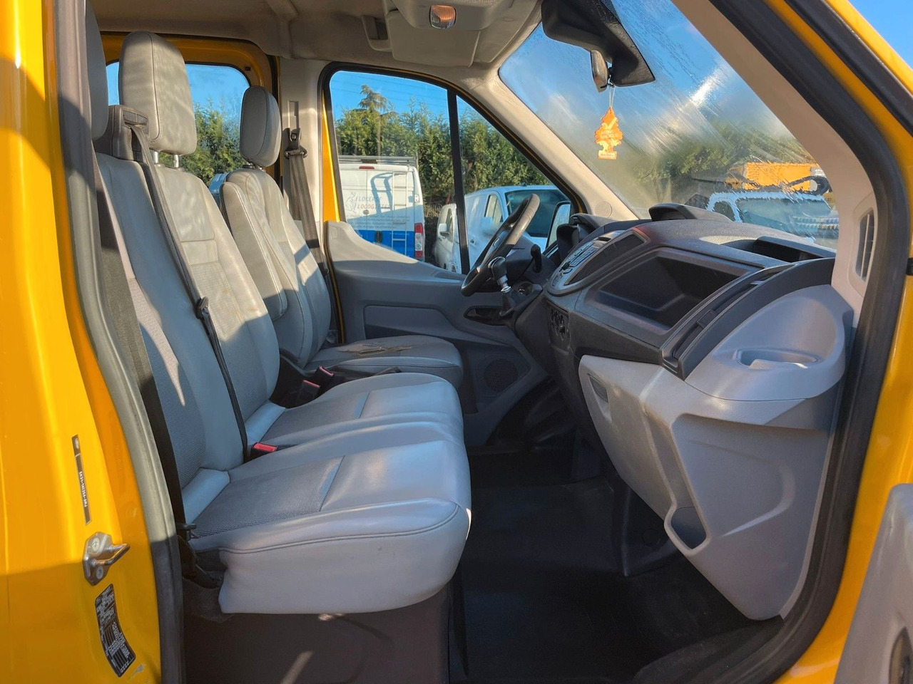 Ford Transit 2.2TDCI. Doka 7 Sitze. ALU pritsche. - Pritsche Transporter, Transporter mit Doppelkabine: das Bild 4 Ford Transit 2.2TDCI. Doka 7 Sitze. ALU pritsche. - Pritsche Transporter, Transporter mit Doppelkabine: das Bild 4