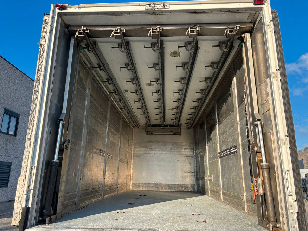 MAN TGM 18.340 Rohrbahnen - Fleish/meat - Kühlkoffer LKW: das Bild 3 MAN TGM 18.340 Rohrbahnen - Fleish/meat - Kühlkoffer LKW: das Bild 3