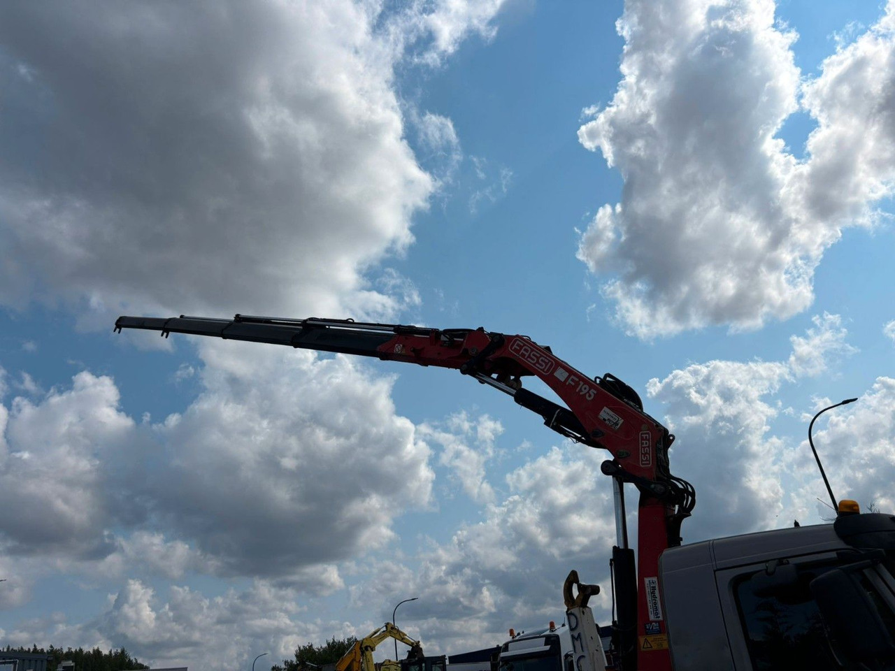 Volvo 6x4. Fassi F195A. Abroll. Funk. Tempomat. - Abrollkipper, Autokran: das Bild 4 Volvo 6x4. Fassi F195A. Abroll. Funk. Tempomat. - Abrollkipper, Autokran: das Bild 4