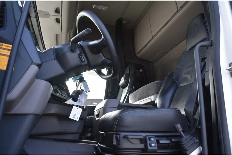 Scania R 460 NGS 6x4NB - SUPER - FULL AIR - RETARDER - 148 TKM - PARK. AIRCO - HYDRAULIC SYSTEM - LED - LEATHER SEATS - EXCELLENT CONDI - Sattelzugmaschine: das Bild 4 Scania R 460 NGS 6x4NB - SUPER - FULL AIR - RETARDER - 148 TKM - PARK. AIRCO - HYDRAULIC SYSTEM - LED - LEATHER SEATS - EXCELLENT CONDI - Sattelzugmaschine: das Bild 4
