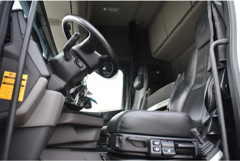 Scania R 460 NGS 6x4NB - SUPER - FULL AIR - RETARDER - 148 TKM - PARK. AIRCO - HYDRAULIC SYSTEM - LED - LEATHER SEATS - EXCELLENT CONDI - Sattelzugmaschine: das Bild 4 Scania R 460 NGS 6x4NB - SUPER - FULL AIR - RETARDER - 148 TKM - PARK. AIRCO - HYDRAULIC SYSTEM - LED - LEATHER SEATS - EXCELLENT CONDI - Sattelzugmaschine: das Bild 4