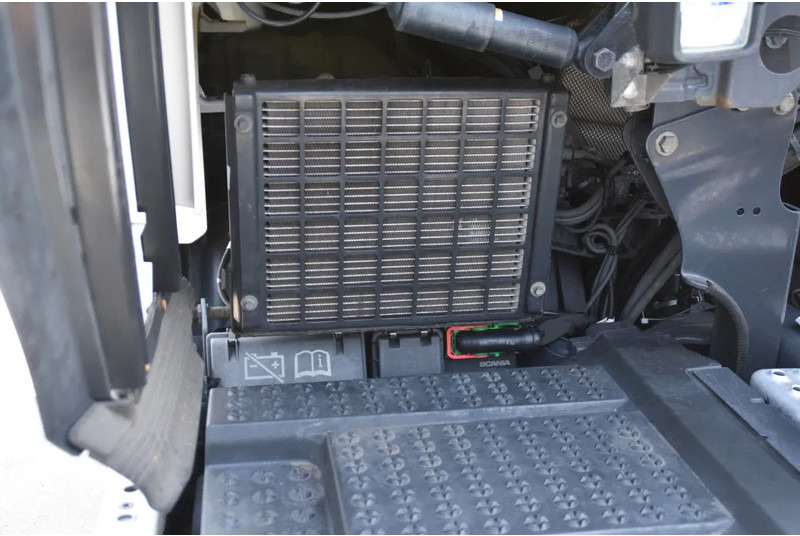 Sattelzugmaschine Scania R520 V8 NGS 4x2 - RETARDER - 523 TKM - PARK. AIRCO - ACC - NAVI - 2 x FUEL TANKS - LED LIGHTS -: das Bild 8