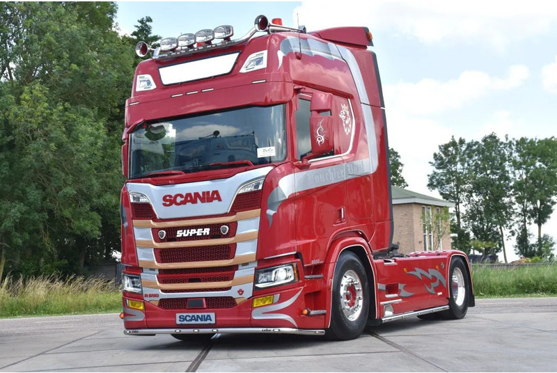 Scania R650 V8 NGS 4x2NB - LIKE NEW - RETARDER - FULL AIR - PARK. AIRCO - 4 POINT AIR SUSP. - 2 x FUEL TANKS - ALCOA'S - - Sattelzugmaschine: das Bild 2 Scania R650 V8 NGS 4x2NB - LIKE NEW - RETARDER - FULL AIR - PARK. AIRCO - 4 POINT AIR SUSP. - 2 x FUEL TANKS - ALCOA'S - - Sattelzugmaschine: das Bild 2
