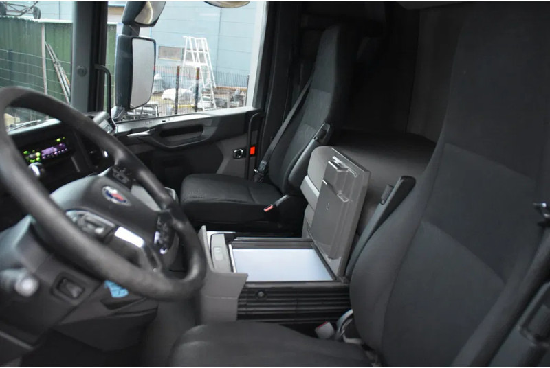 Scania S450 4x2NB - FULL AIR - 922 TKM - RETARDER - PARK. AIRCO - 2 x FUEL TANKS - TOP CONDITION - - Sattelzugmaschine: das Bild 5 Scania S450 4x2NB - FULL AIR - 922 TKM - RETARDER - PARK. AIRCO - 2 x FUEL TANKS - TOP CONDITION - - Sattelzugmaschine: das Bild 5