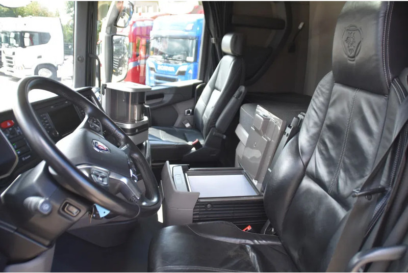 Scania S450 NGS 4x2 - RETARDER - 709 TKM - PARK. AIRCO - LEATHER SEATS - 2 x FUEL TANKS - LED LIGHTS - TOP CONDITION - - Sattelzugmaschine: das Bild 5 Scania S450 NGS 4x2 - RETARDER - 709 TKM - PARK. AIRCO - LEATHER SEATS - 2 x FUEL TANKS - LED LIGHTS - TOP CONDITION - - Sattelzugmaschine: das Bild 5