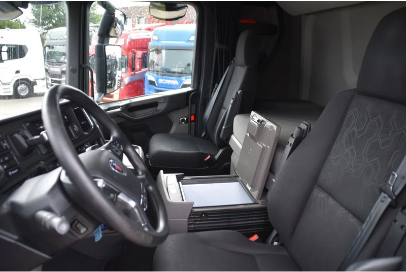 Scania S520 V8 NGS 6x2/4NB - RETARDER - FULL AIR - PARK. AIRCO - ACC - 2 x FUEL TANKS - LED LIGHTS - TOP CONDITION - - Sattelzugmaschine: das Bild 5 Scania S520 V8 NGS 6x2/4NB - RETARDER - FULL AIR - PARK. AIRCO - ACC - 2 x FUEL TANKS - LED LIGHTS - TOP CONDITION - - Sattelzugmaschine: das Bild 5