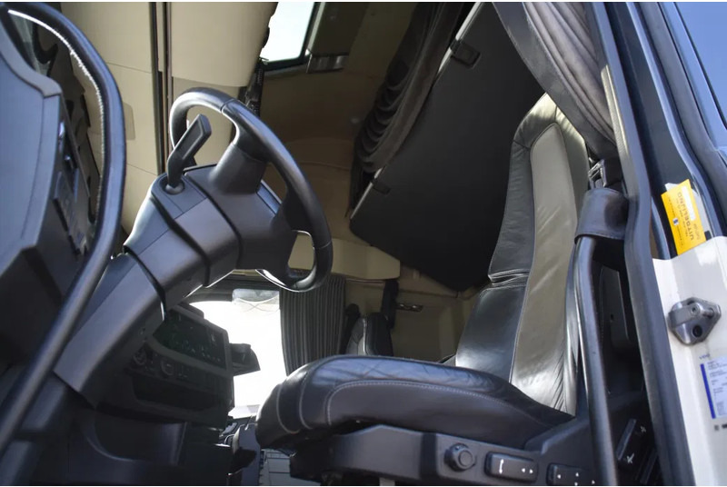 Volvo FH 16.750 Globetrotter XL 6x2 - RETARDER - FULL AIR - PARK. AIRCO - DYNAMIC STEERING - SLIDING FIFTH WHEEL - ALCOA'S - TOP CONDI - Sattelzugmaschine: das Bild 4 Volvo FH 16.750 Globetrotter XL 6x2 - RETARDER - FULL AIR - PARK. AIRCO - DYNAMIC STEERING - SLIDING FIFTH WHEEL - ALCOA'S - TOP CONDI - Sattelzugmaschine: das Bild 4