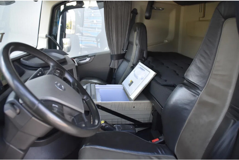 Volvo FH 16.750 Globetrotter XL 6x2 - RETARDER - FULL AIR - PARK. AIRCO - DYNAMIC STEERING - SLIDING FIFTH WHEEL - ALCOA'S - TOP CONDI - Sattelzugmaschine: das Bild 5 Volvo FH 16.750 Globetrotter XL 6x2 - RETARDER - FULL AIR - PARK. AIRCO - DYNAMIC STEERING - SLIDING FIFTH WHEEL - ALCOA'S - TOP CONDI - Sattelzugmaschine: das Bild 5