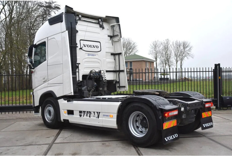 Volvo FH 460 Globe 4x2 - FULL AIR - 628 TKM - HYDRAULIC SYSTEM - PTO - NAVI - 2 x FUEL TANKS - - Sattelzugmaschine: das Bild 3 Volvo FH 460 Globe 4x2 - FULL AIR - 628 TKM - HYDRAULIC SYSTEM - PTO - NAVI - 2 x FUEL TANKS - - Sattelzugmaschine: das Bild 3
