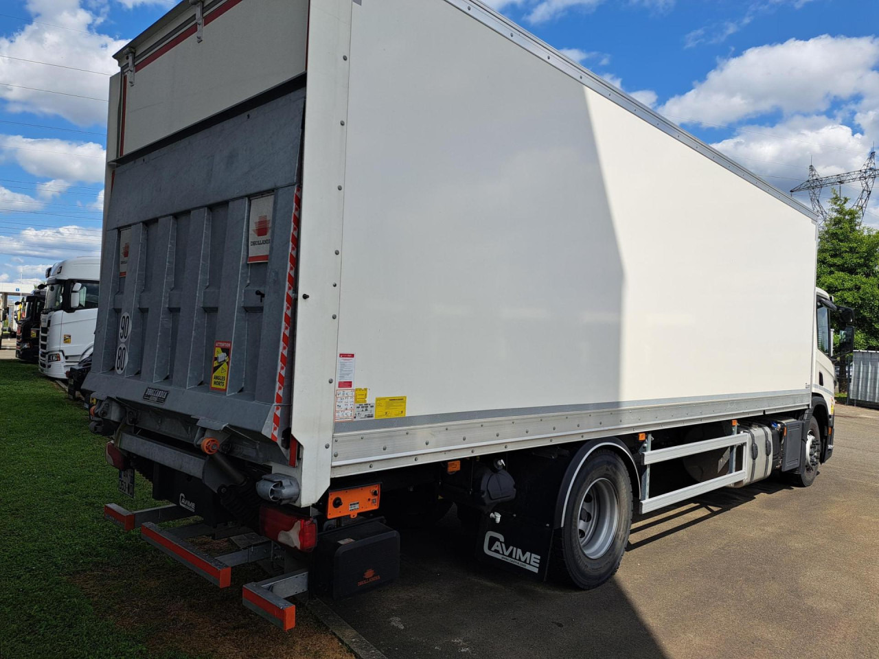 SCANIA SCANIA P280 4x2 Fourgon Hayon - Fahrgestell LKW: das Bild 5 SCANIA SCANIA P280 4x2 Fourgon Hayon - Fahrgestell LKW: das Bild 5