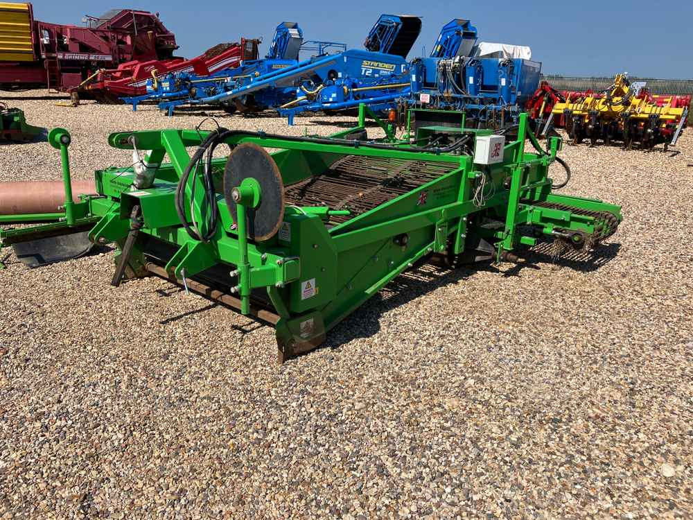 Jones Onion Windrower - Traubenvollernter: das Bild 2 Jones Onion Windrower - Traubenvollernter: das Bild 2