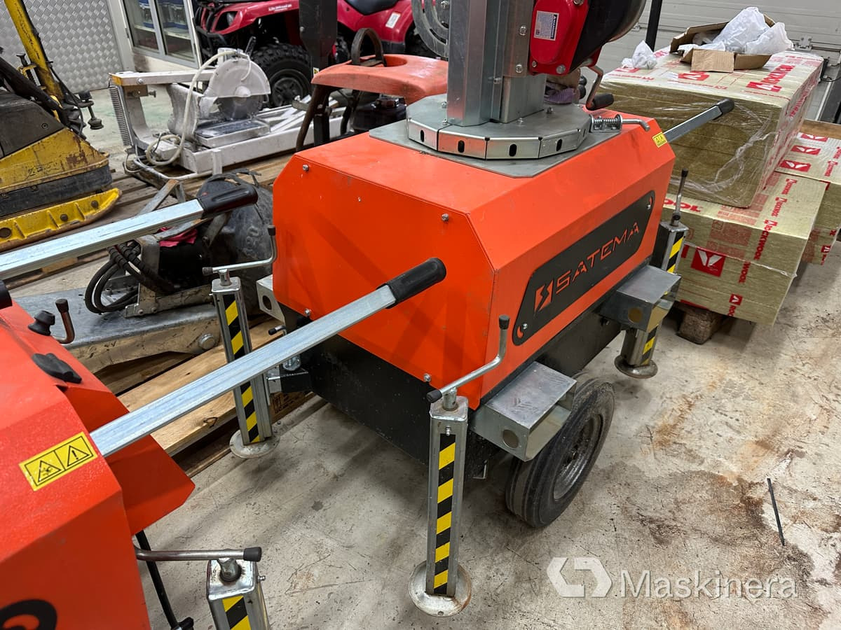 Belysningsmast Satema X-Chain 4x230 W - Lichtmasten: das Bild 2 Belysningsmast Satema X-Chain 4x230 W - Lichtmasten: das Bild 2