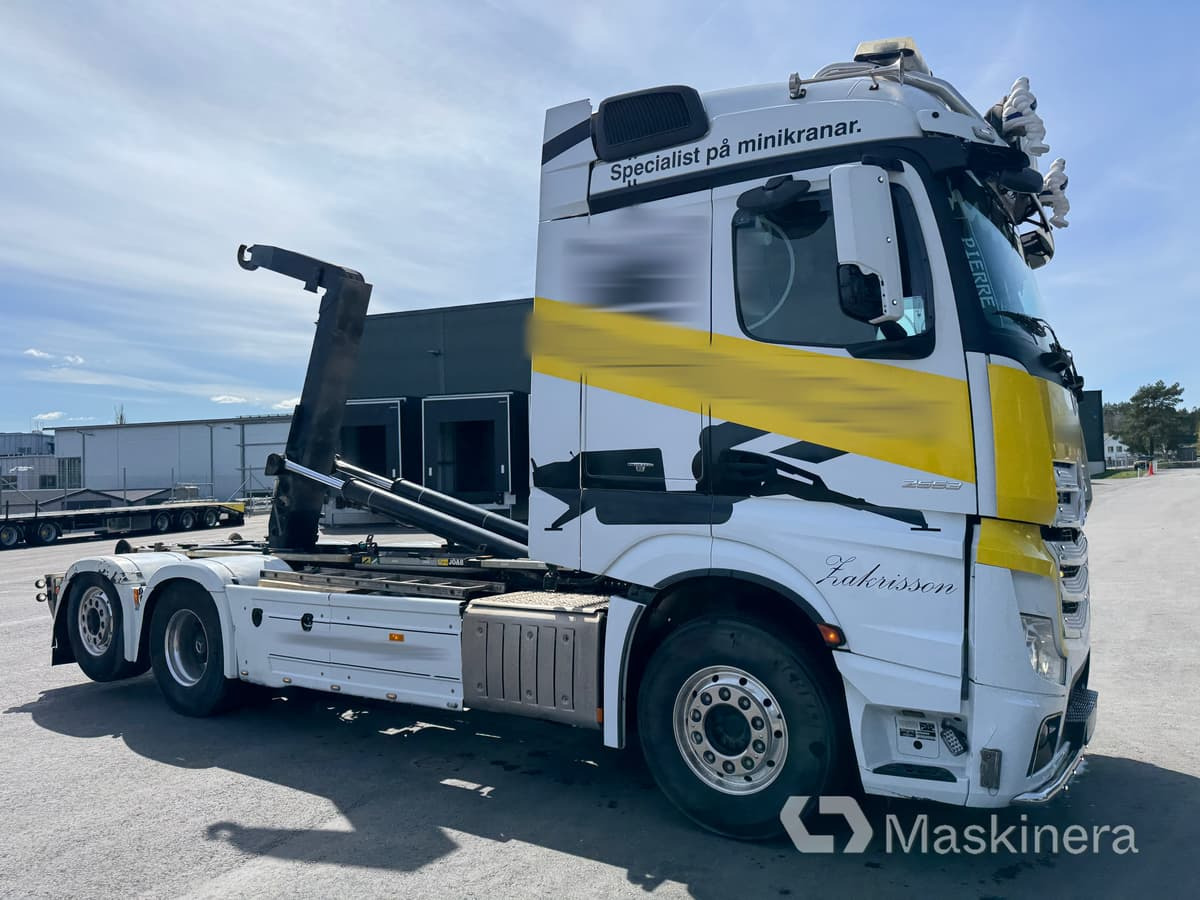 Lastväxlare Mercedes-Benz Actros - Abrollkipper: das Bild 4 Lastväxlare Mercedes-Benz Actros - Abrollkipper: das Bild 4