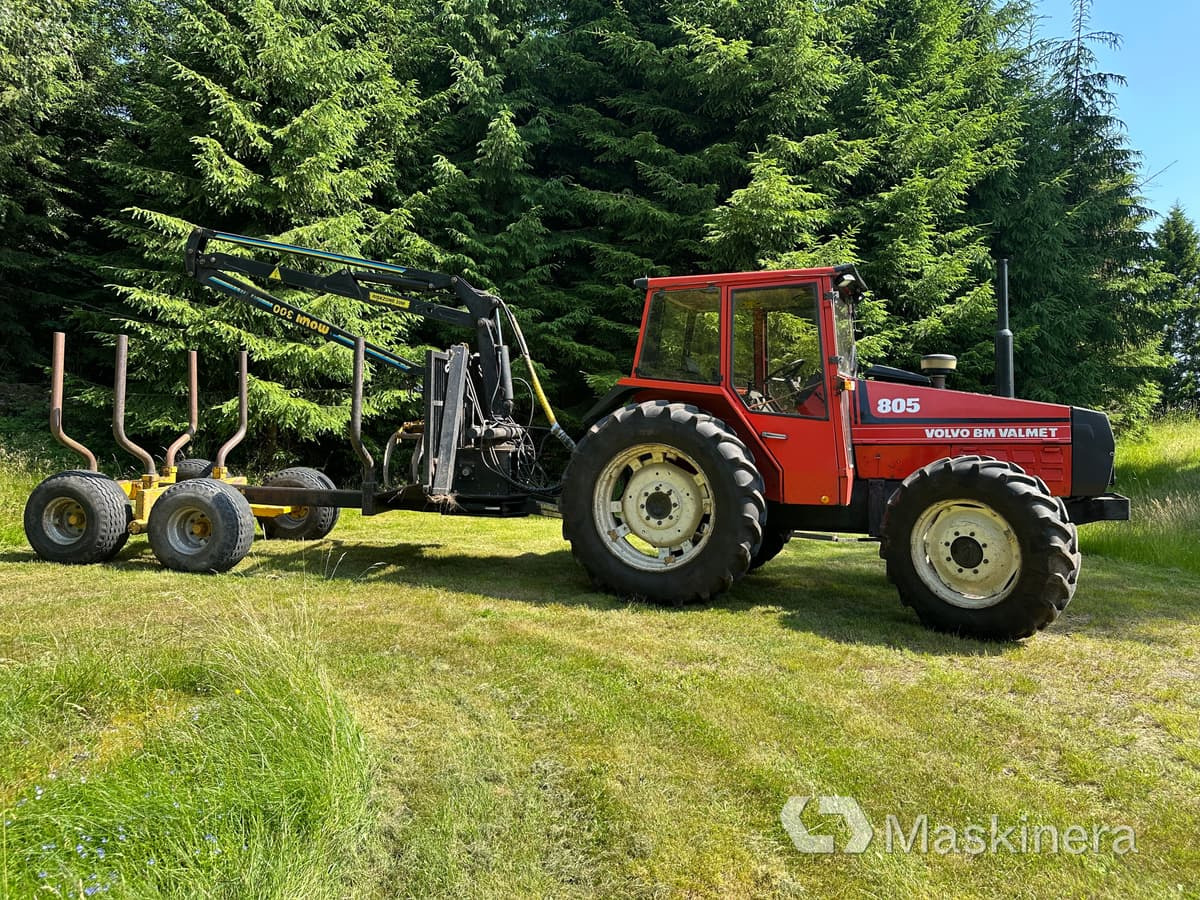 Traktor, Rückewagen Traktor Volvo BM 805-4 med skogsvagn och kran: das Bild 12