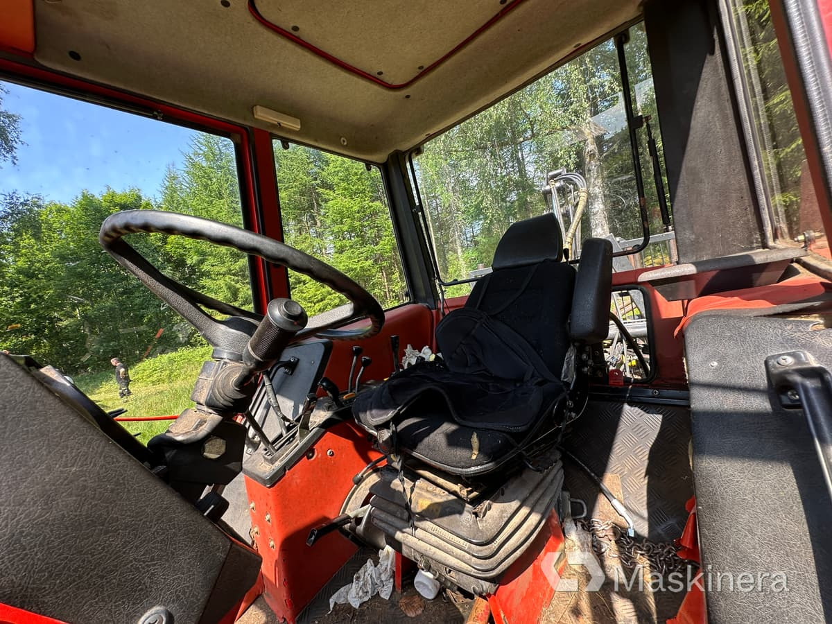Traktor, Rückewagen Traktor Volvo BM 805-4 med skogsvagn och kran: das Bild 14