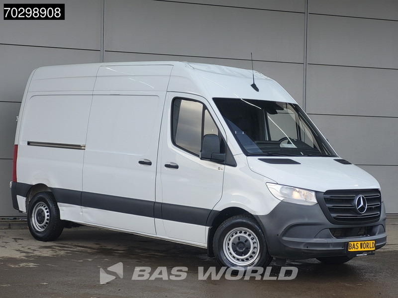 Mercedes-Benz Sprinter 315 CDI Automaat L2H2 150PK Trekhaak ACC Airco Camera Parkeersensoren v+a MBUX CarPlay Euro6 L2 Airco Trekhaak - Kastenwagen: das Bild 3 Mercedes-Benz Sprinter 315 CDI Automaat L2H2 150PK Trekhaak ACC Airco Camera Parkeersensoren v+a MBUX CarPlay Euro6 L2 Airco Trekhaak - Kastenwagen: das Bild 3