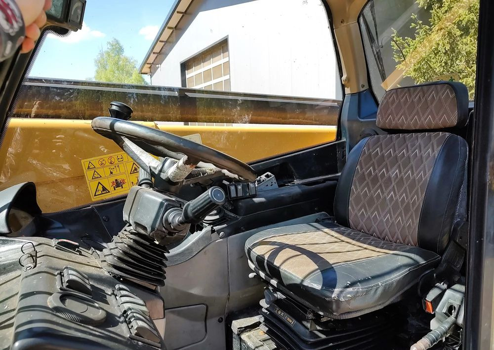 Teleskoplader Caterpillar TH417: das Bild 8