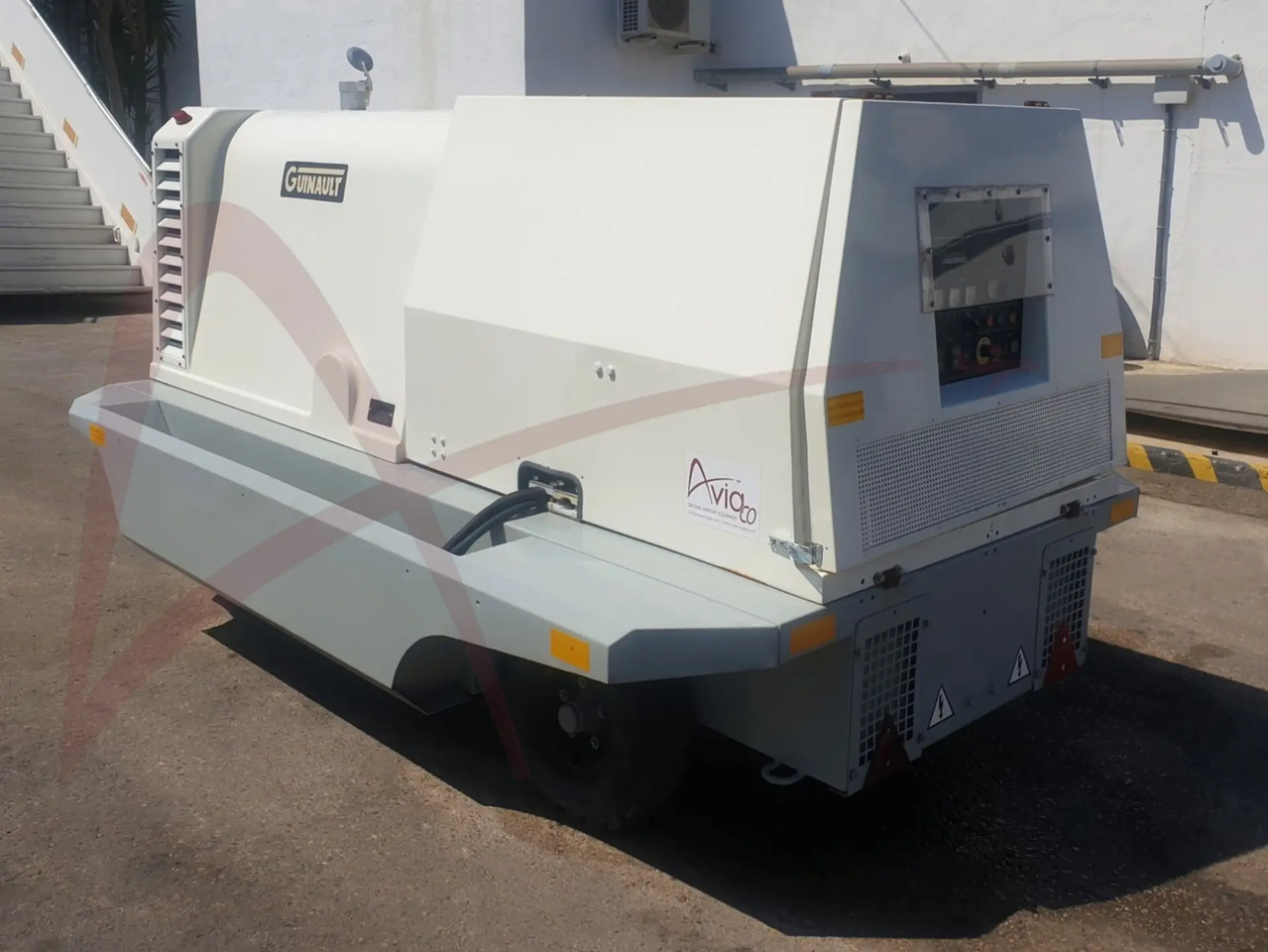 GUINAULT GA120V18D2100 - Bodenstromaggregat: das Bild 2 GUINAULT GA120V18D2100 - Bodenstromaggregat: das Bild 2