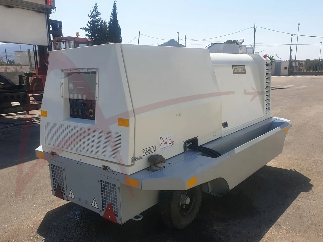 GUINAULT GA120V18D2100 - Bodenstromaggregat: das Bild 4 GUINAULT GA120V18D2100 - Bodenstromaggregat: das Bild 4