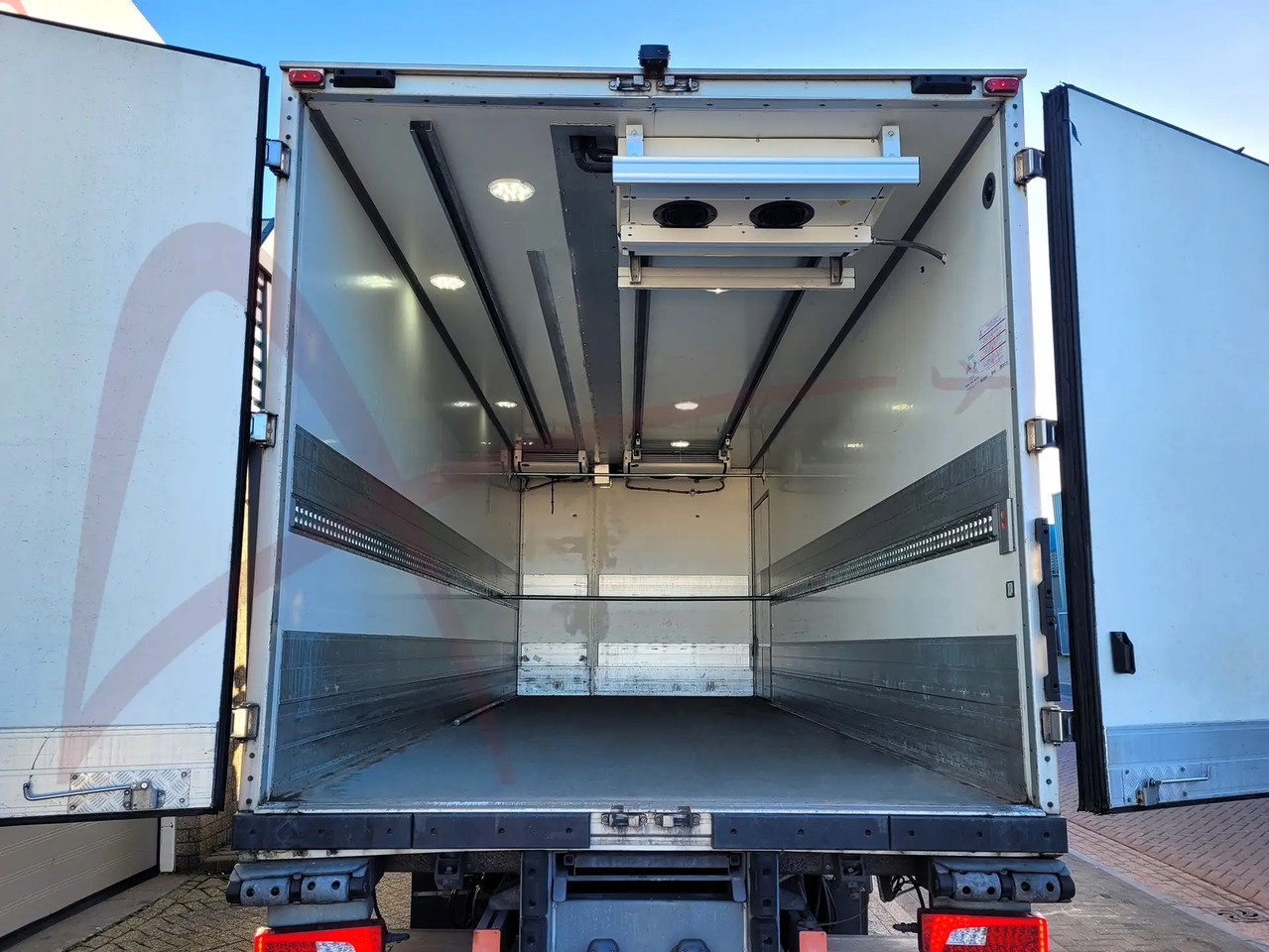 SCANIA SCANIA P250 - Kühlkoffer LKW: das Bild 3 SCANIA SCANIA P250 - Kühlkoffer LKW: das Bild 3