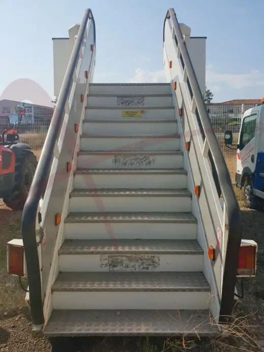 TEMG TG2244 - Passagiertreppe: das Bild 2 TEMG TG2244 - Passagiertreppe: das Bild 2