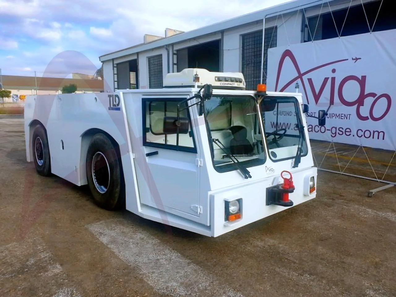 TLD TMX-400 - Flugzeugschlepper: das Bild 1 TLD TMX-400 - Flugzeugschlepper: das Bild 1