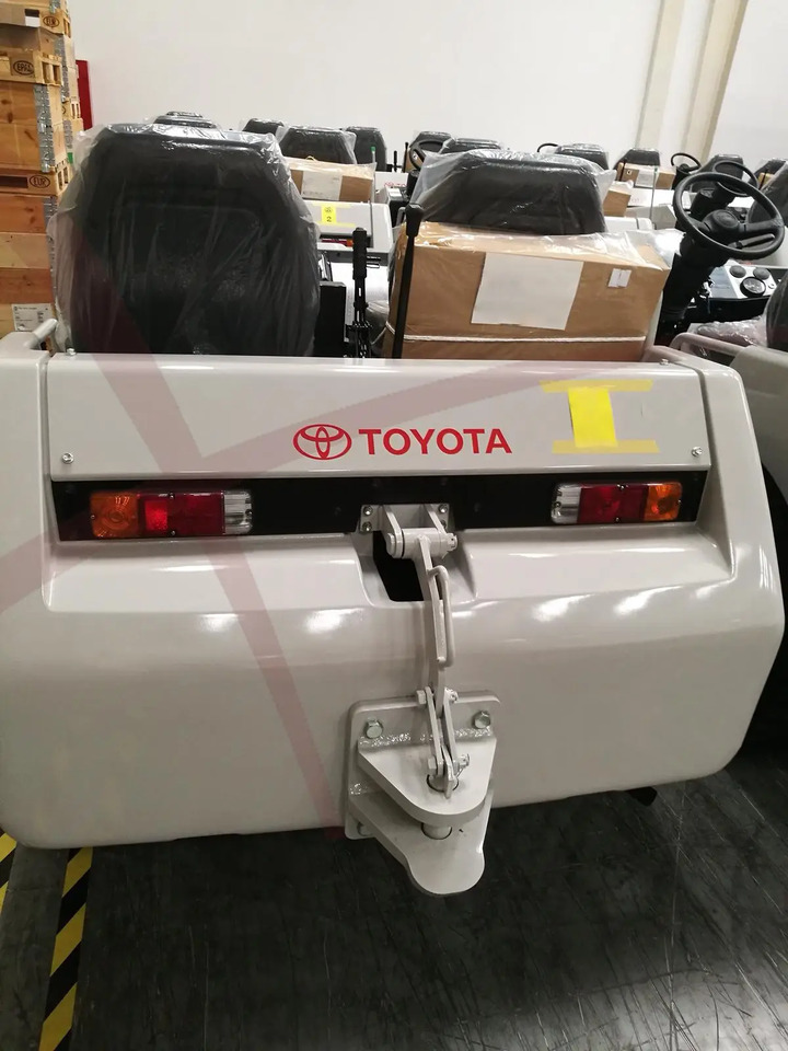 TOYOTA 52-2TD-25 - Gepäckschlepper: das Bild 3 TOYOTA 52-2TD-25 - Gepäckschlepper: das Bild 3