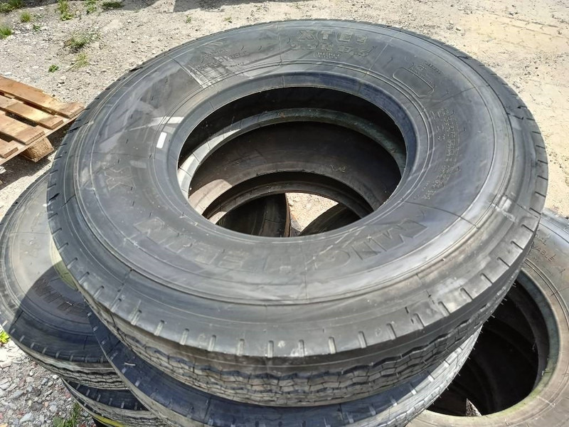 Banden landbouwbanden michelin dunlop 9.5R17.5 + 2 - Felgen und Reifen für Baumaschine: das Bild 3 Banden landbouwbanden michelin dunlop 9.5R17.5 + 2 - Felgen und Reifen für Baumaschine: das Bild 3
