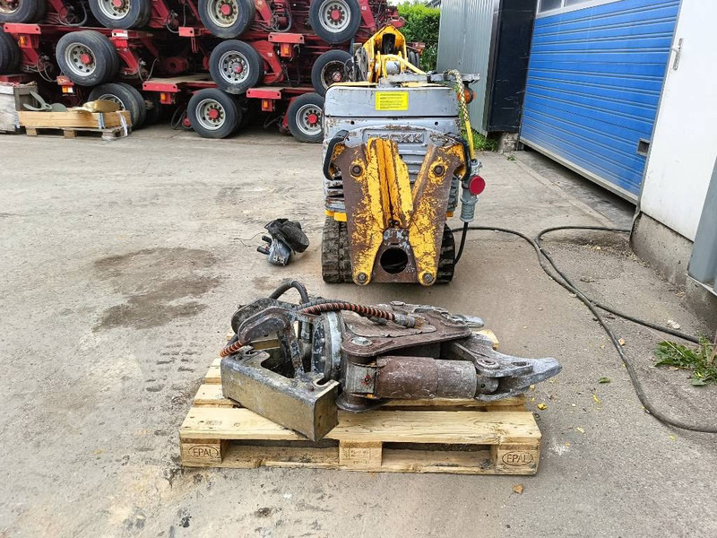 Kettenbagger Brokk 180 demolition remote robot excavator husqvarna: das Bild 7
