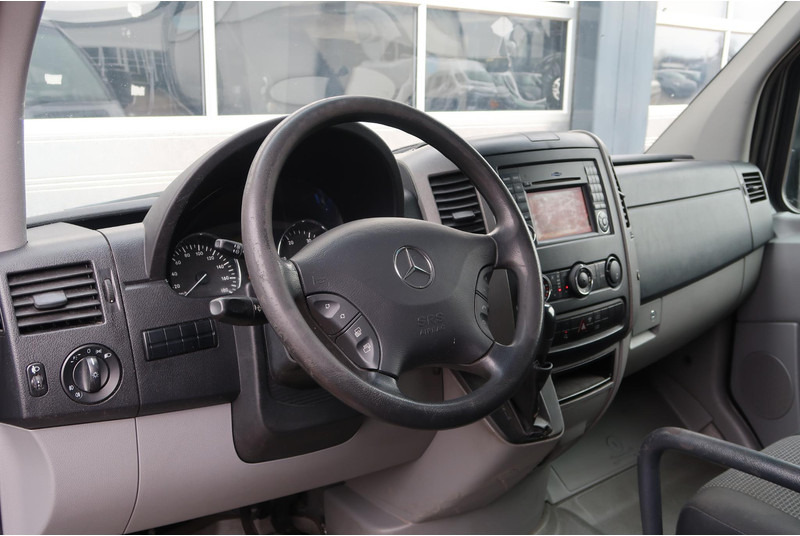 Mercedes-Benz Sprinter 313 2.2 CDI L2H1 AUT/ CAMERA/ 1E EIG/ 2X DEUR/ CRUISE/ AIRCO/ NAVI/ TREKHAAK - Kastenwagen, Transporter mit Doppelkabine: das Bild 2 Mercedes-Benz Sprinter 313 2.2 CDI L2H1 AUT/ CAMERA/ 1E EIG/ 2X DEUR/ CRUISE/ AIRCO/ NAVI/ TREKHAAK - Kastenwagen, Transporter mit Doppelkabine: das Bild 2