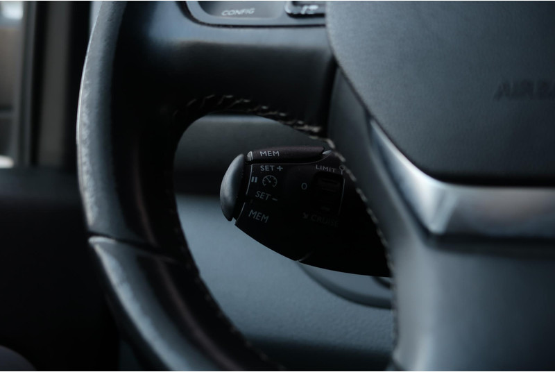 Kleintransporter Opel Vivaro 2.0 CDTI L3H1 Innovation AUT/ LED/ CAMERA/ NAVI/ CRUISE/ CLIMA/ TREKHAAK: das Bild 18