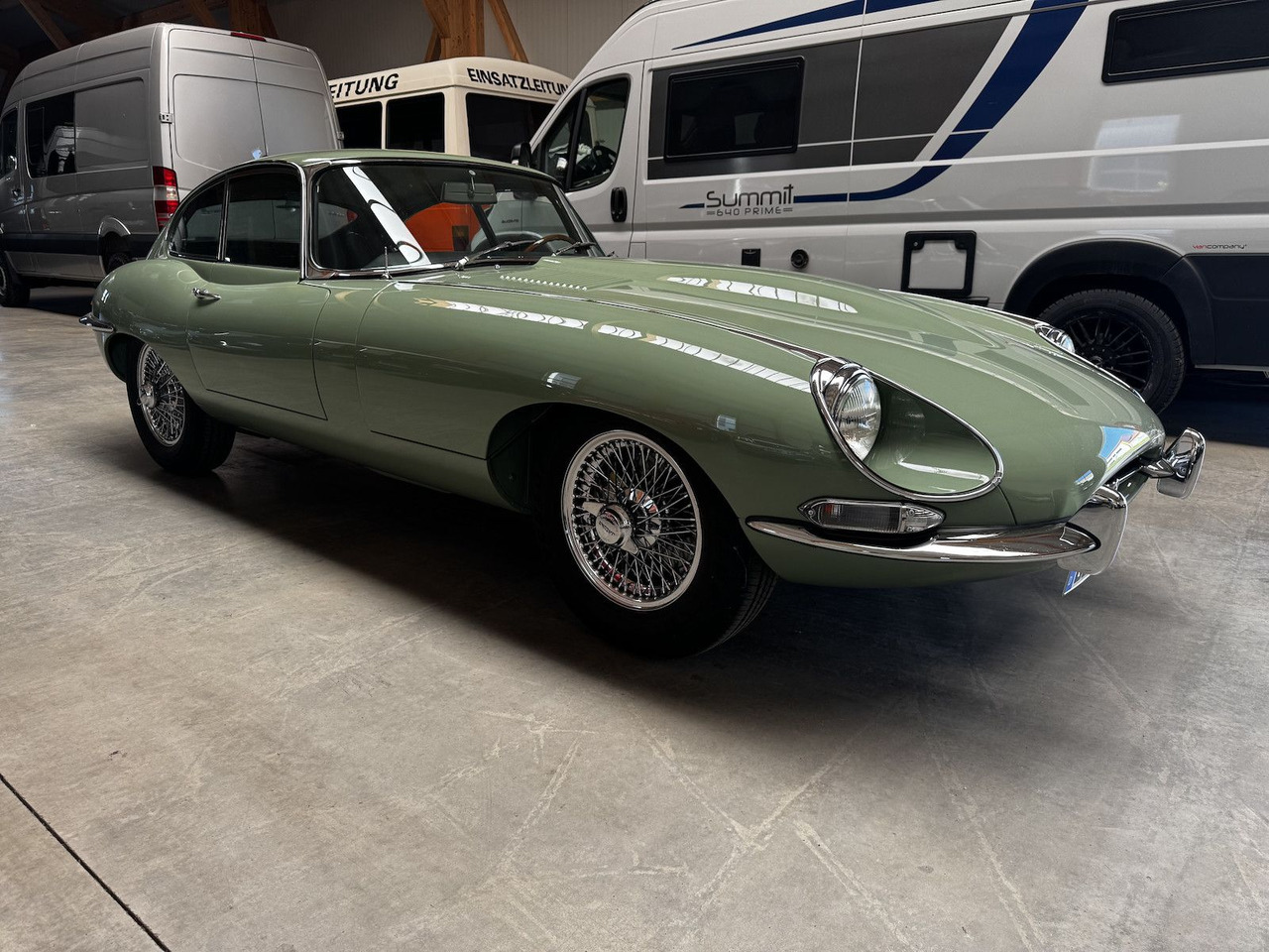 Jaguar E-Type 4.2 Litre Serie 1.5 FHC - PKW: das Bild 4 Jaguar E-Type 4.2 Litre Serie 1.5 FHC - PKW: das Bild 4