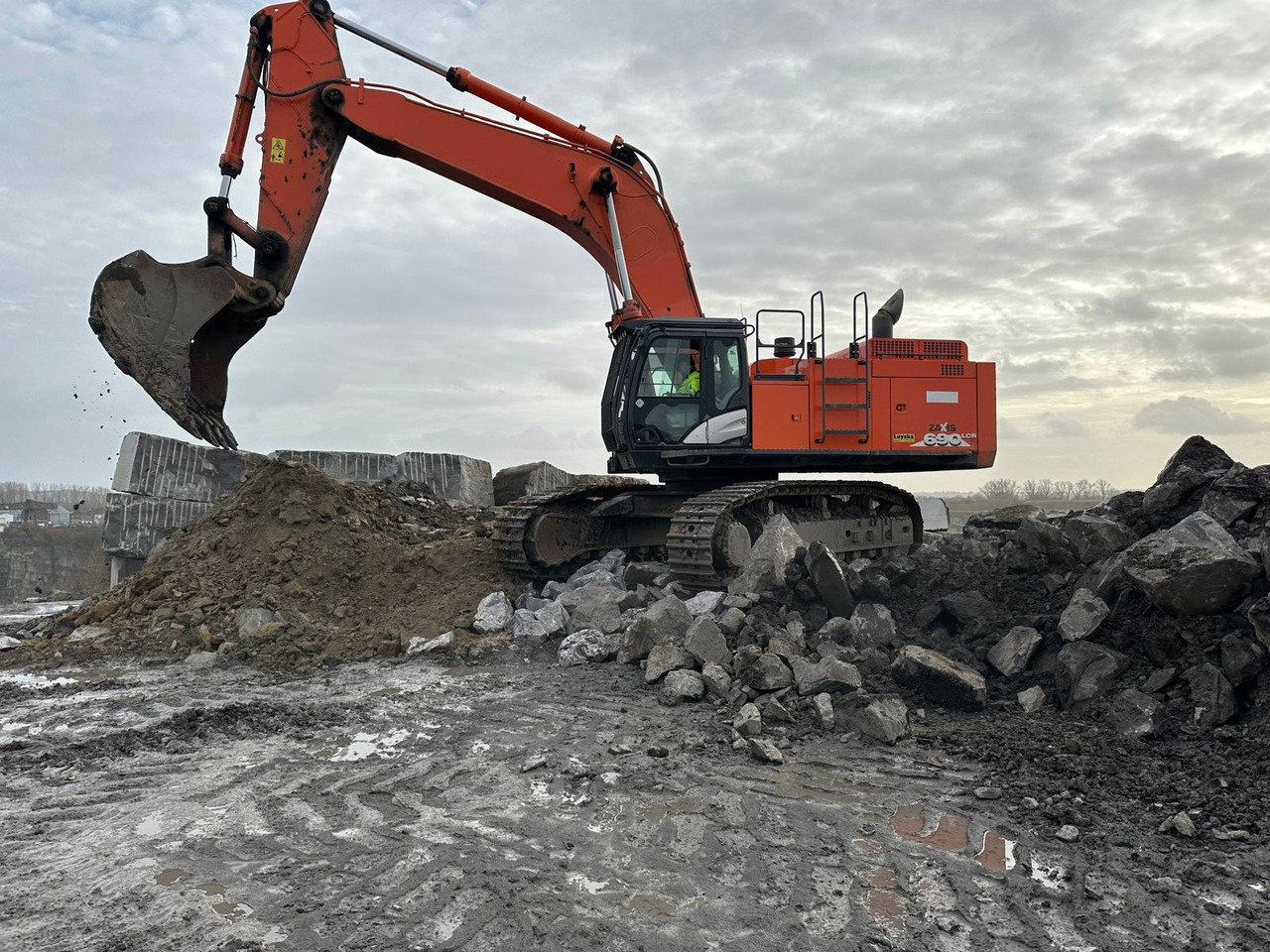 Hitachi ZX690 LCR - 6 - Kettenbagger: das Bild 1 Hitachi ZX690 LCR - 6 - Kettenbagger: das Bild 1