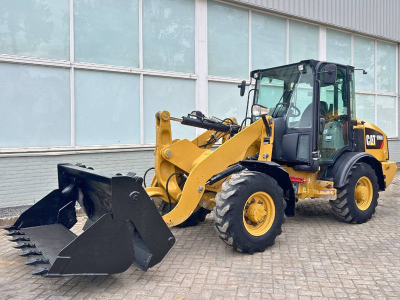 Cat 906 M 2016 - Radlader: das Bild 1 Cat 906 M 2016 - Radlader: das Bild 1