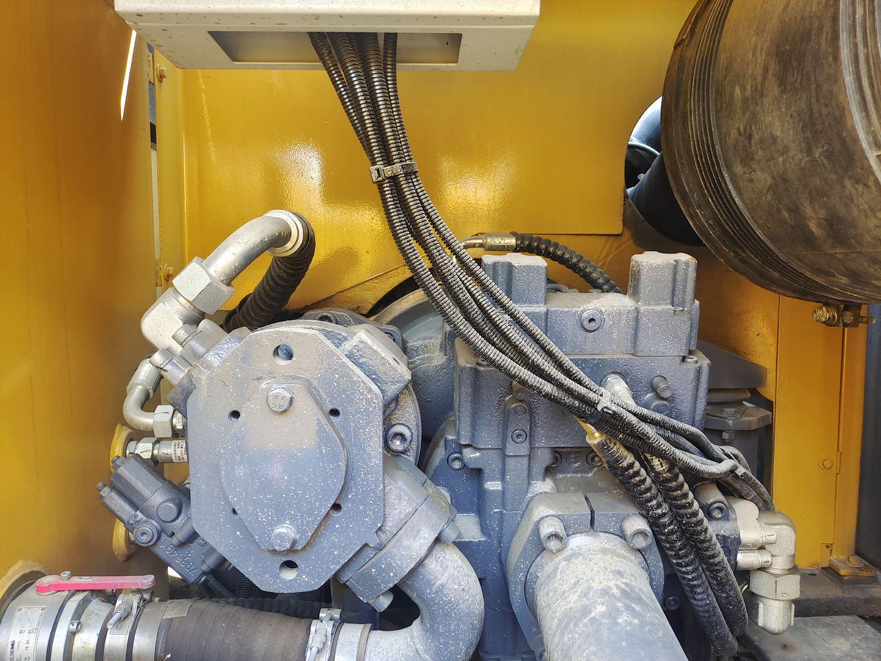 XCMG Construction Machinery XR320D Used Drill Machine 90m Depth Rotary Drilling Rig with Hammer - Bohrgerät: das Bild 5 XCMG Construction Machinery XR320D Used Drill Machine 90m Depth Rotary Drilling Rig with Hammer - Bohrgerät: das Bild 5