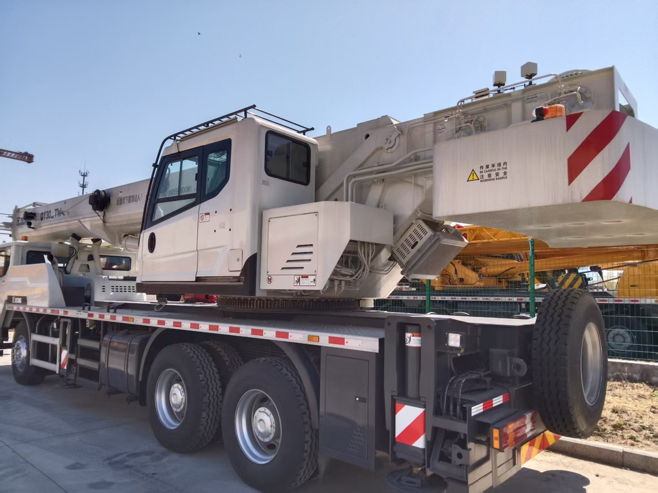 XCMG Official Construction Mini Mobile Crane QY30_TW 30 ton Used Small Hydraulic Crane Price - Mobilkran: das Bild 4 XCMG Official Construction Mini Mobile Crane QY30_TW 30 ton Used Small Hydraulic Crane Price - Mobilkran: das Bild 4