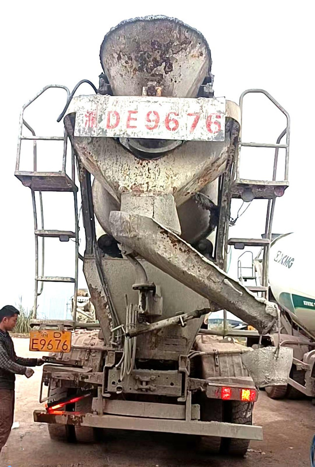 XCMG Official Second Hand Diesel Cement Mixer G4804B 12m³ Truck-mounted Concrete Mixer Truck Price - Fahrmischer: das Bild 3 XCMG Official Second Hand Diesel Cement Mixer G4804B 12m³ Truck-mounted Concrete Mixer Truck Price - Fahrmischer: das Bild 3