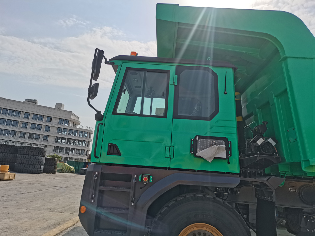 XCMG Official Used Dump Trucks 6x4 XDR80TE 72 Ton China Tipper Trucks For Sale - Muldenkipper/ Dumper: das Bild 4 XCMG Official Used Dump Trucks 6x4 XDR80TE 72 Ton China Tipper Trucks For Sale - Muldenkipper/ Dumper: das Bild 4