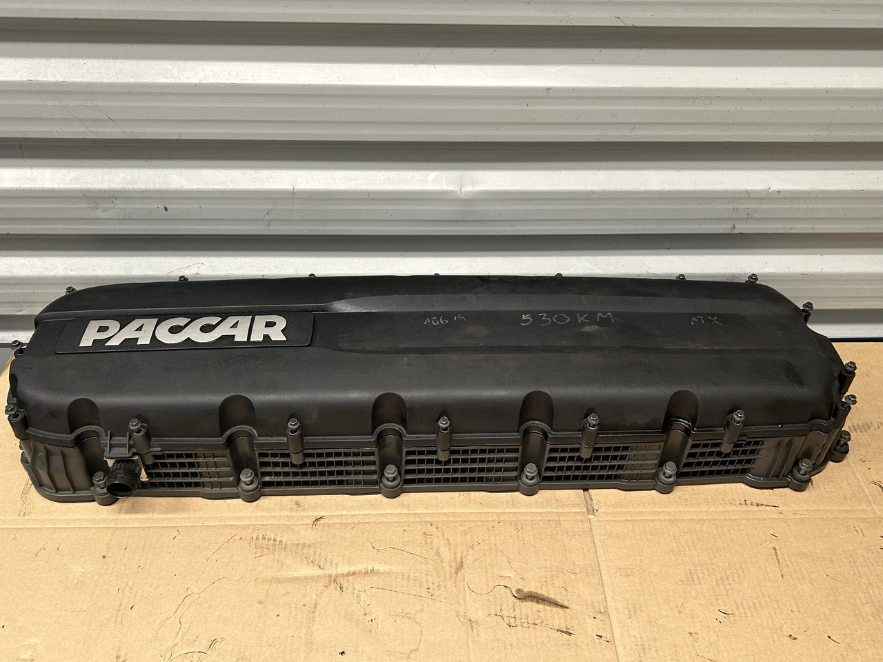 DAF ENGINE VALVE COVER + SPACER FRAME XF 106 - Zylinderkopf: das Bild 1 DAF ENGINE VALVE COVER + SPACER FRAME XF 106 - Zylinderkopf: das Bild 1