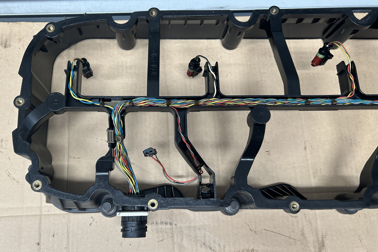 DAF SPACER FRAME ENGINE VALVE COVER XF 106 480 2033255 - Zylinderkopf: das Bild 4 DAF SPACER FRAME ENGINE VALVE COVER XF 106 480 2033255 - Zylinderkopf: das Bild 4