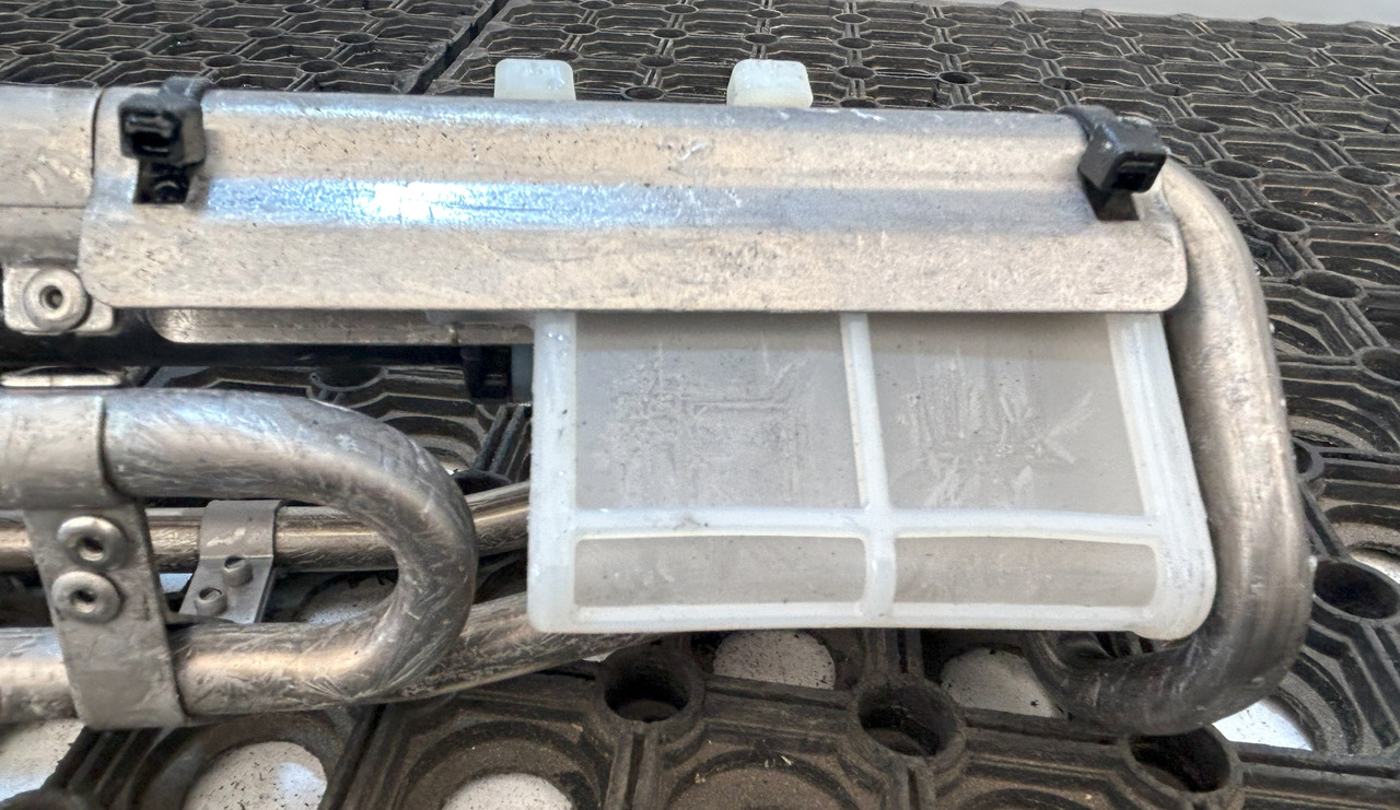 AdBlue Tank DAF TEMPERATURE AND ADBLUE LEVEL SENSOR DAF XF 106: das Bild 6