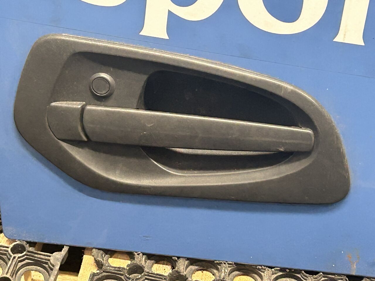 MERCEDES ACTROS MP4 DOOR RIGHT EITH RAMP MIRROR - Tür und Teile: das Bild 2 MERCEDES ACTROS MP4 DOOR RIGHT EITH RAMP MIRROR - Tür und Teile: das Bild 2