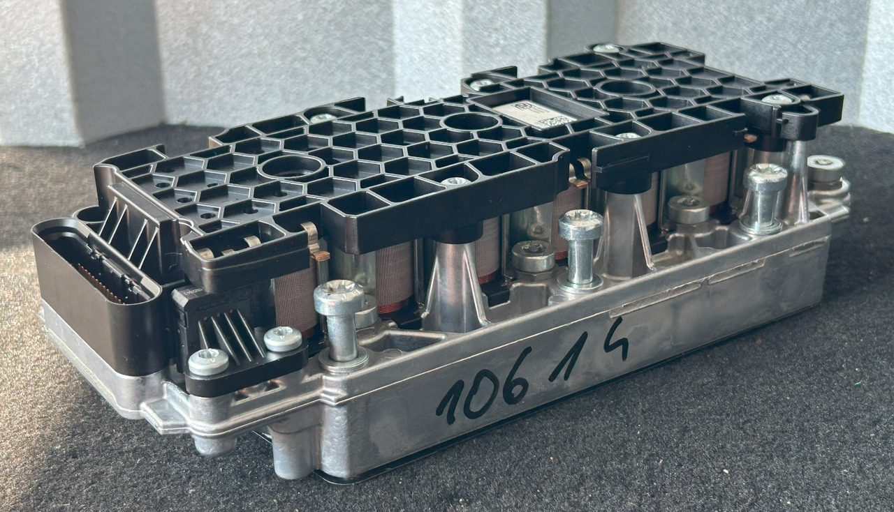 ZF DAF XF 106 530 TRAXON ZF VALVE BLOCK - Steuergerät für LKW: das Bild 1 ZF DAF XF 106 530 TRAXON ZF VALVE BLOCK - Steuergerät für LKW: das Bild 1