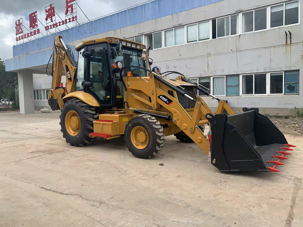 Caterpillar 420F, 420F2 Backhoe Loader with Telescopic Boom - Baggerlader: das Bild 4 Caterpillar 420F, 420F2 Backhoe Loader with Telescopic Boom - Baggerlader: das Bild 4