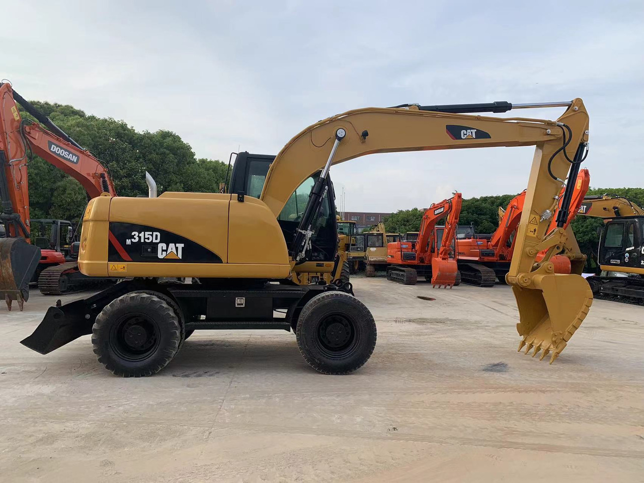 Caterpillar M315D Wheel Excavator Moving by Tires - Mobilbagger: das Bild 1 Caterpillar M315D Wheel Excavator Moving by Tires - Mobilbagger: das Bild 1