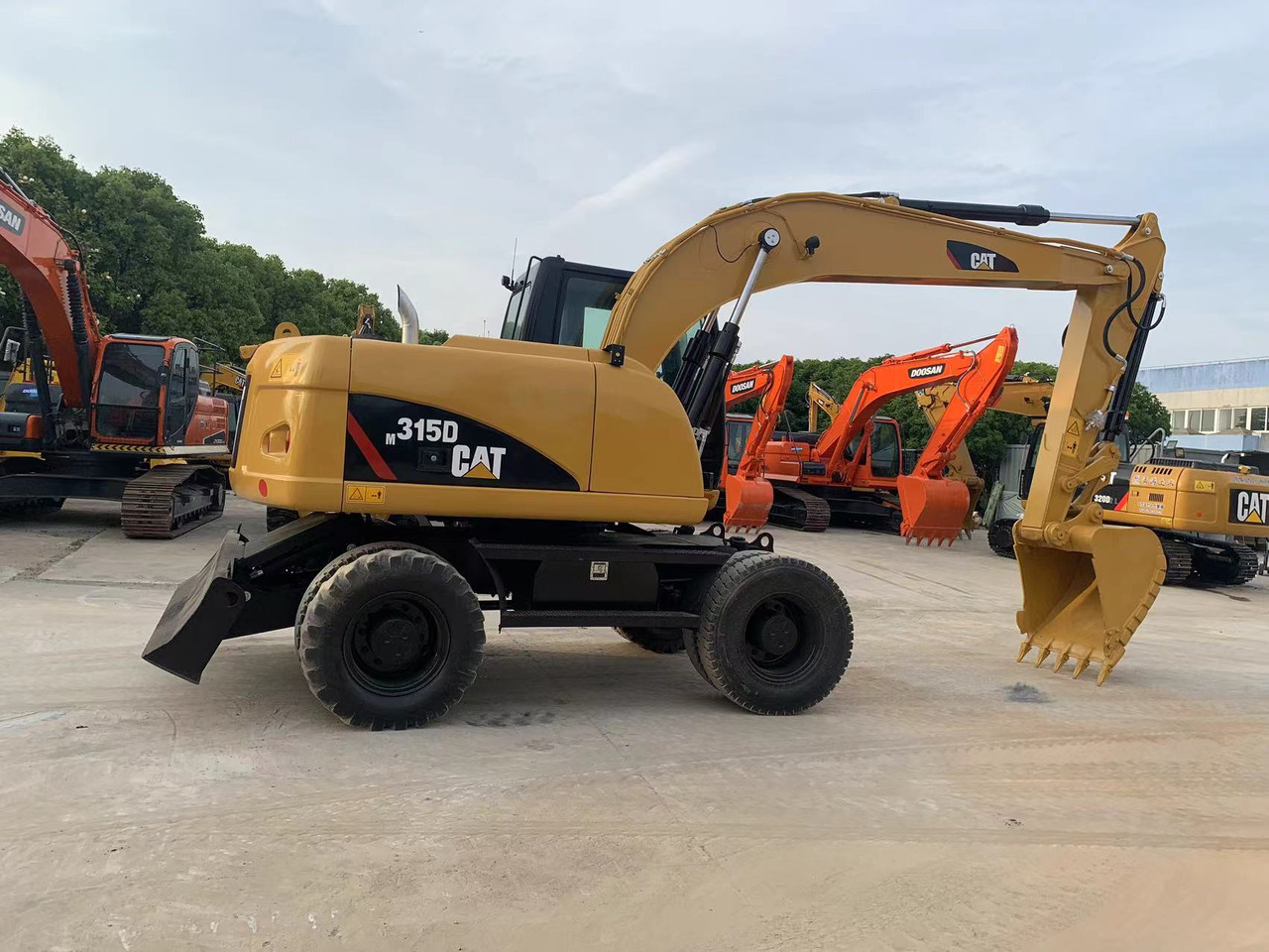Caterpillar M315D Wheel Excavator Moving by Tires - Mobilbagger: das Bild 3 Caterpillar M315D Wheel Excavator Moving by Tires - Mobilbagger: das Bild 3