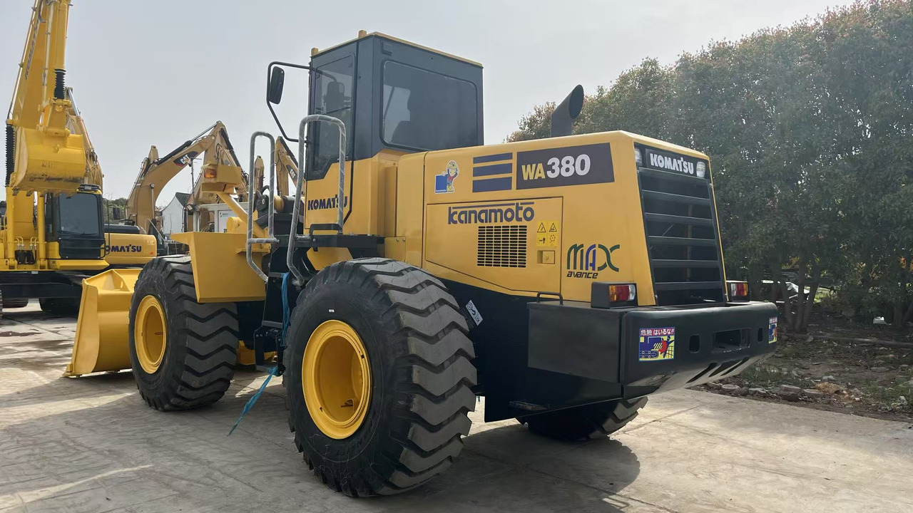 Komatsu Used Komatsu WA380-3 Wheel Loader – 5 Ton, 196 HP, 3m³ Bucket, SA6D114 Engine - Radlader: das Bild 3 Komatsu Used Komatsu WA380-3 Wheel Loader – 5 Ton, 196 HP, 3m³ Bucket, SA6D114 Engine - Radlader: das Bild 3