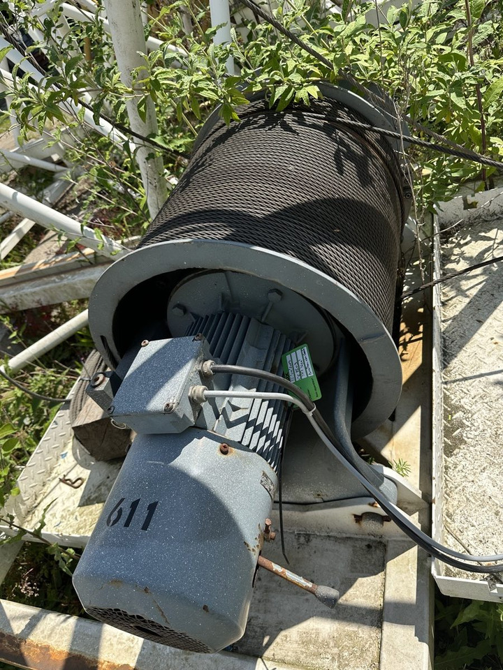 LIEBHERR 280 EC-H 12 Litronic slewing part - Kran: das Bild 4 LIEBHERR 280 EC-H 12 Litronic slewing part - Kran: das Bild 4